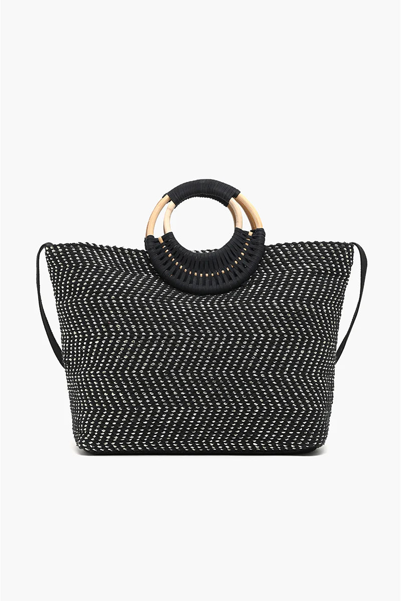 Detalles premium en bolso tote de edición limitada.