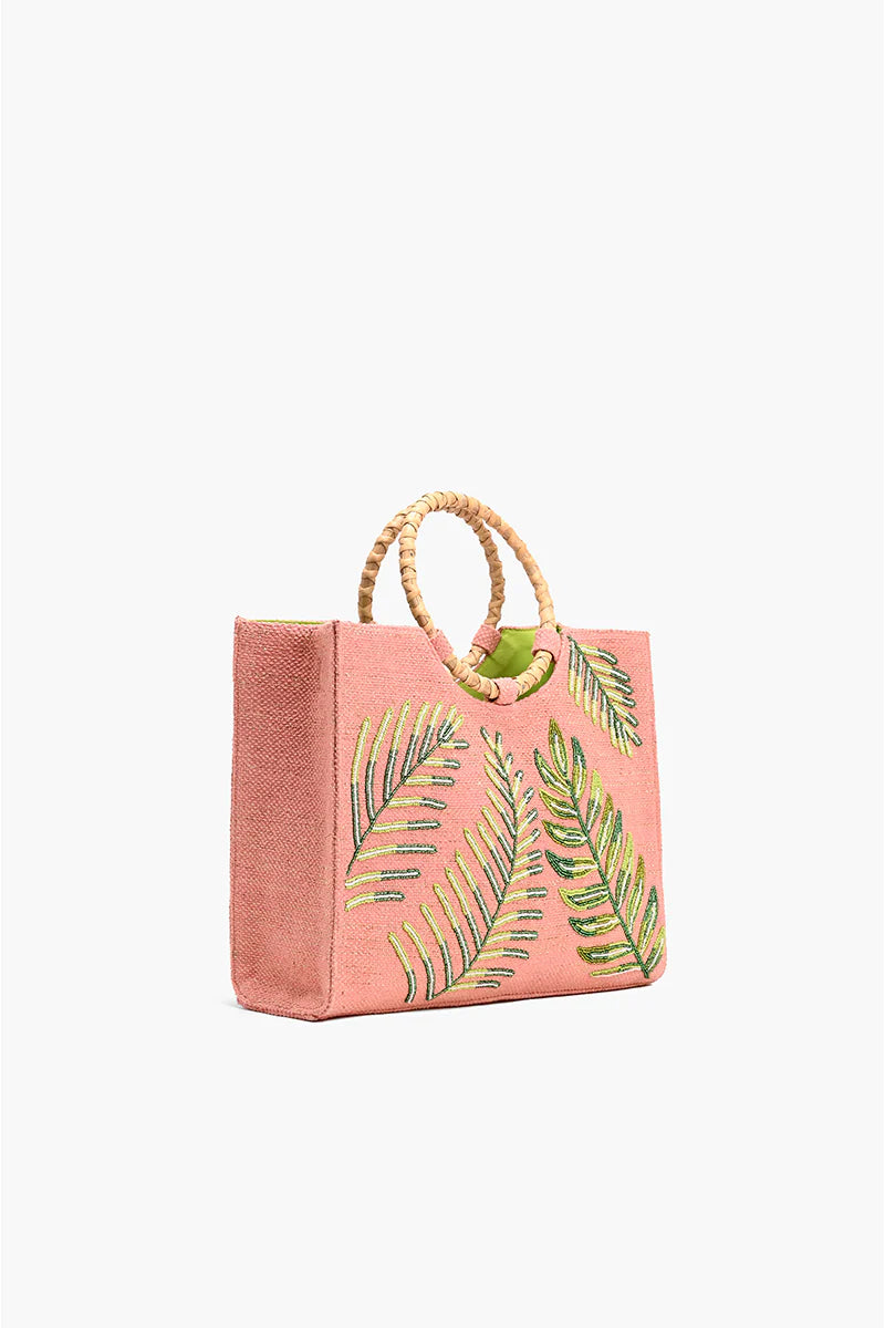 Bolsos exclusivos con inspiración bohemia y diseño sostenible.