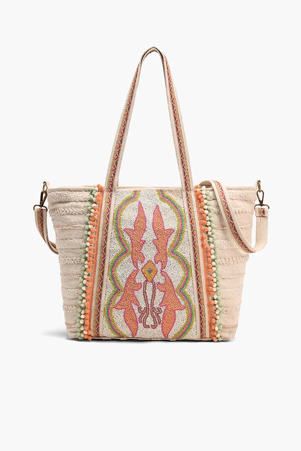Bolsos exclusivos con detalles únicos para ocasiones especiales.