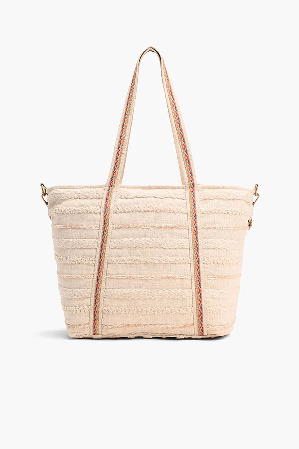 Diseño exclusivo y sostenible en bolsos veganos de lujo.