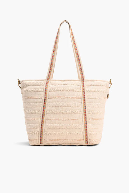 Diseño exclusivo y sostenible en bolsos veganos de lujo.
