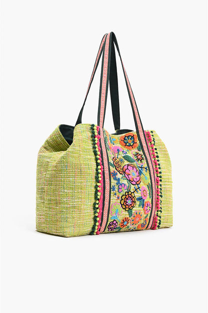 Artesanía contemporánea en bolso de hombro vegano.