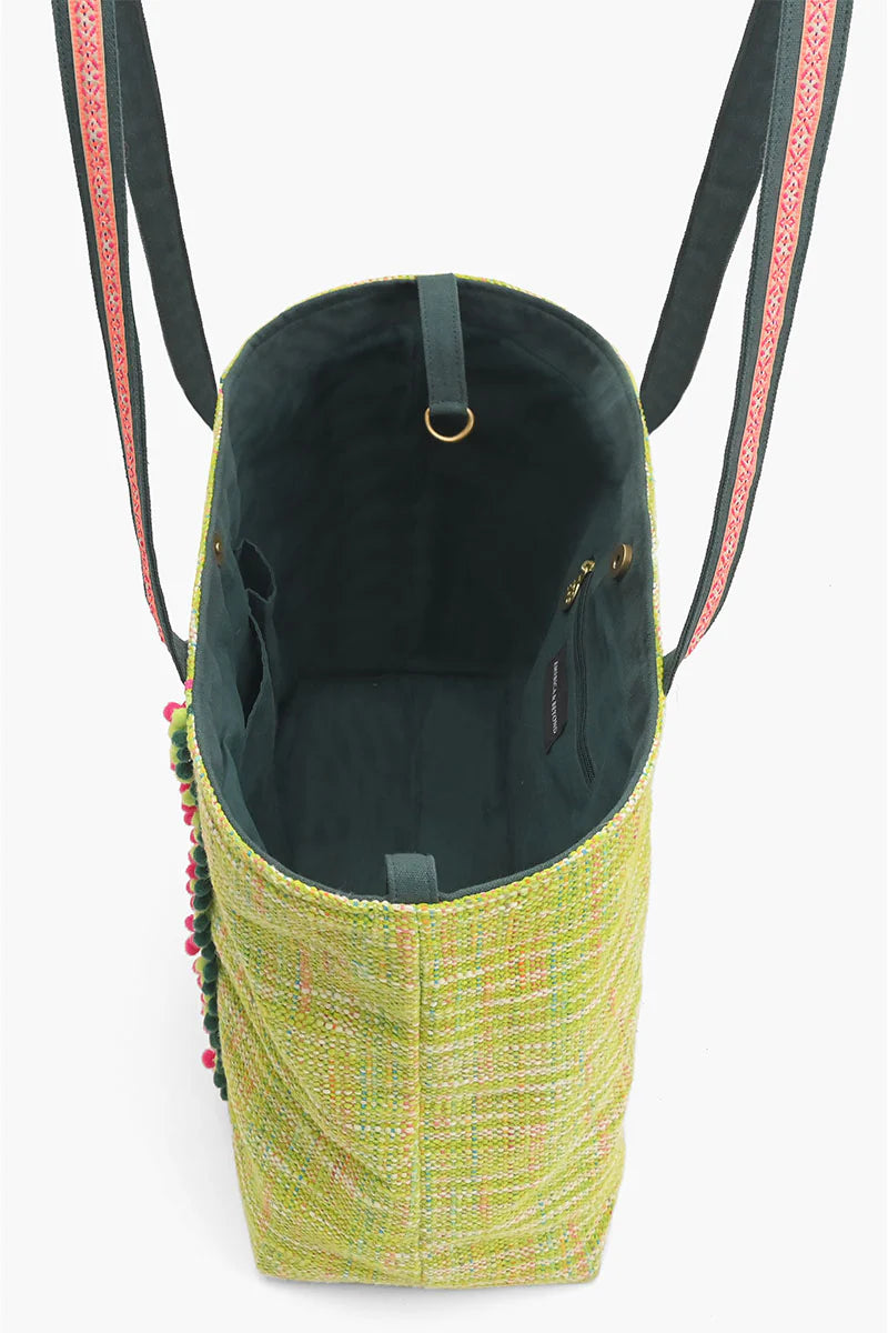 Bolsos veganos únicos diseñados con materiales sostenibles.