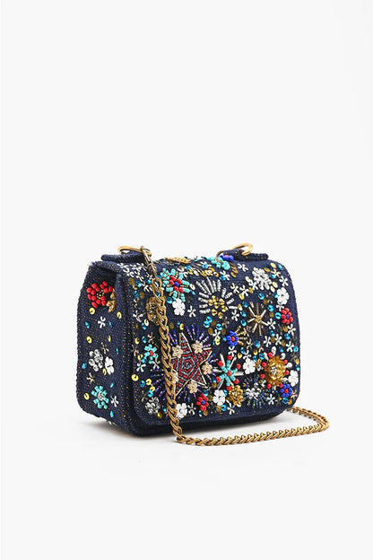 Diseño boho chic en riñonera artesanal y vegana.
