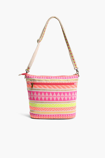 Artesanía de calidad en bolso tote vegano y sostenible.