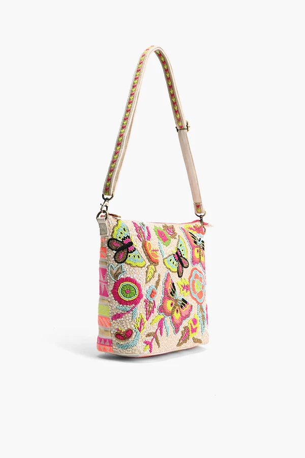 Riñonera hecha a mano con diseño minimalista y único.