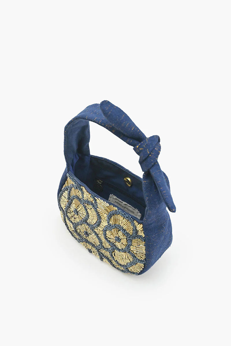 Diseño sostenible en bolso tote artesanal con detalles únicos.