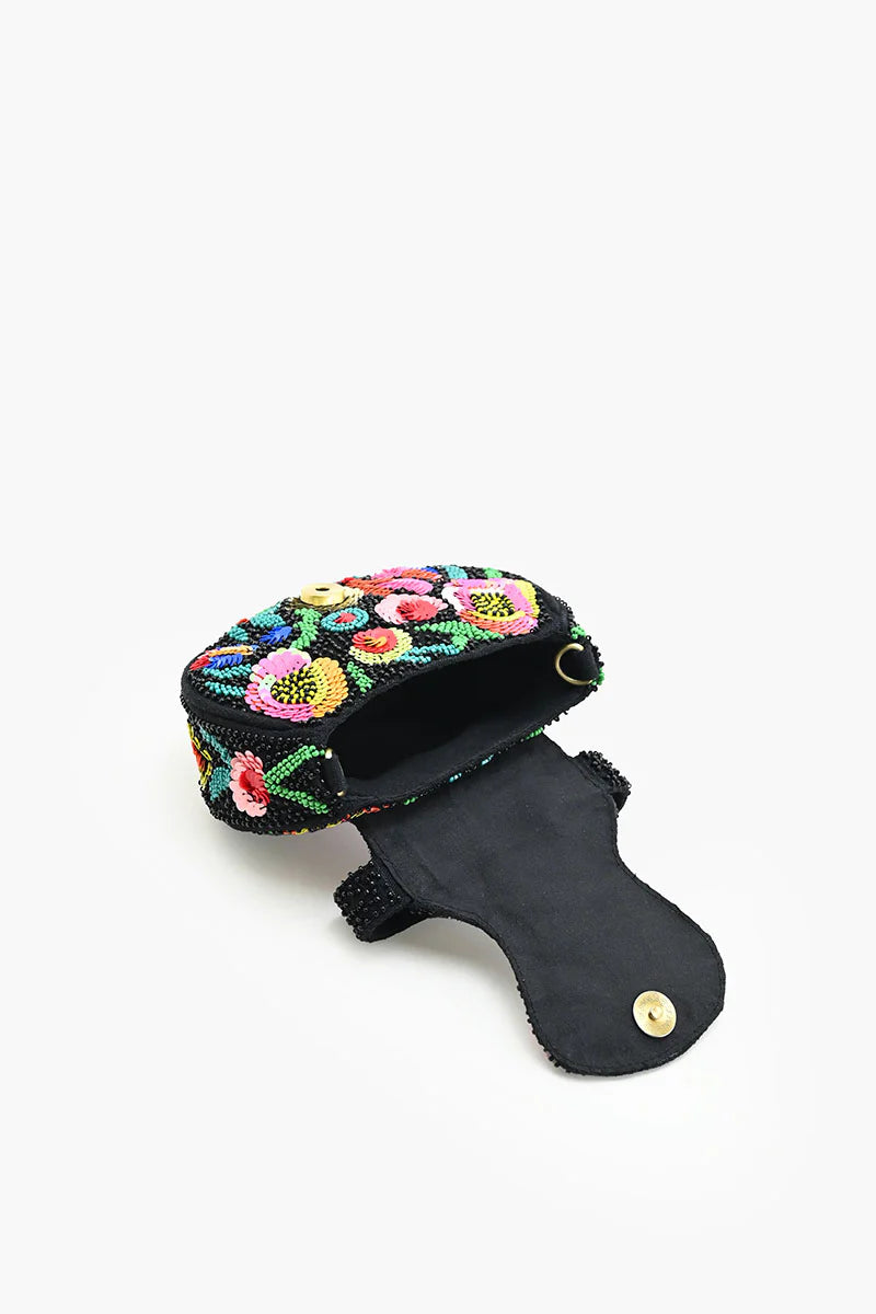 Riñonera boho chic hecha con materiales cruelty free.