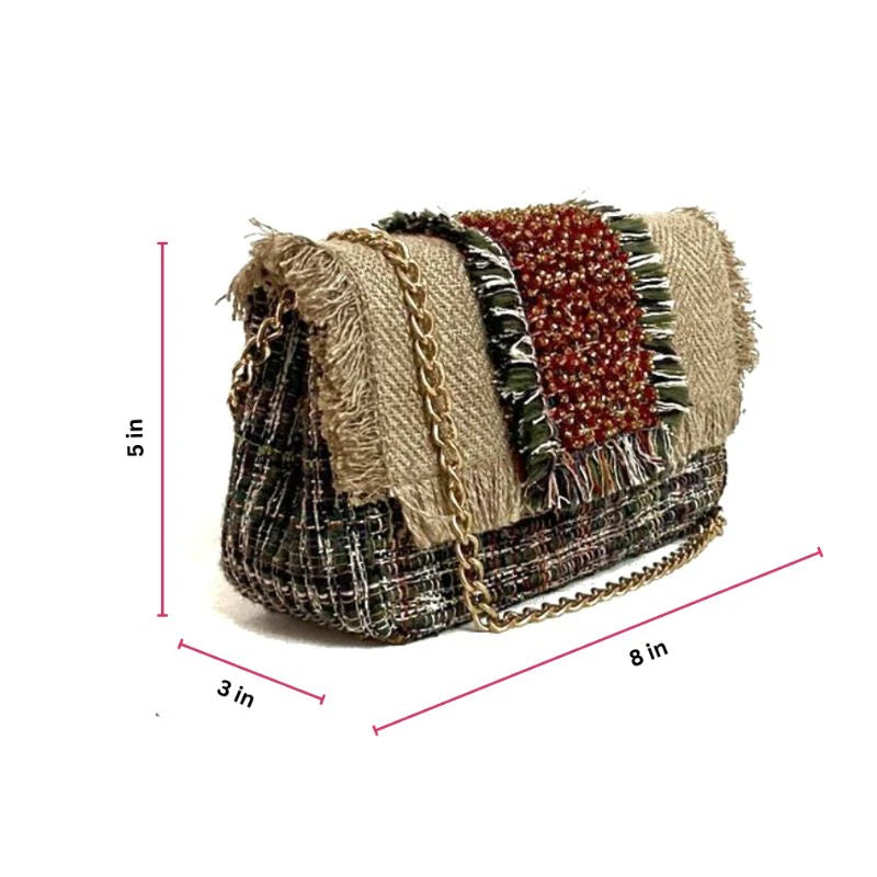 Bolso de hombro artesanal diseñado para destacar.
