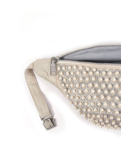 Artesanía sostenible en bolsos hechos a mano con estilo boho.