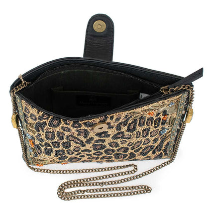 Bolso vegano artesanal con detalles únicos y modernos.