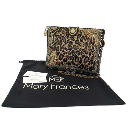 Bolsos de hombro exclusivos con acabados artesanales.