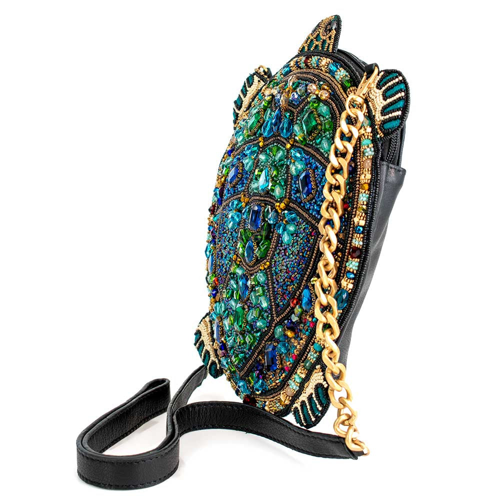 Bolso artesanal de edición limitada para ocasiones especiales.